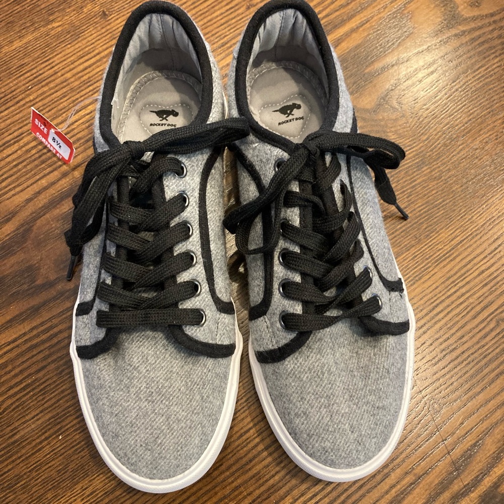 New Rocket Dog Sneakers Size 8 1/2